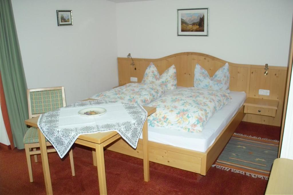 Hotel Gasthof Alpenblick Hirschegg  Zimmer foto